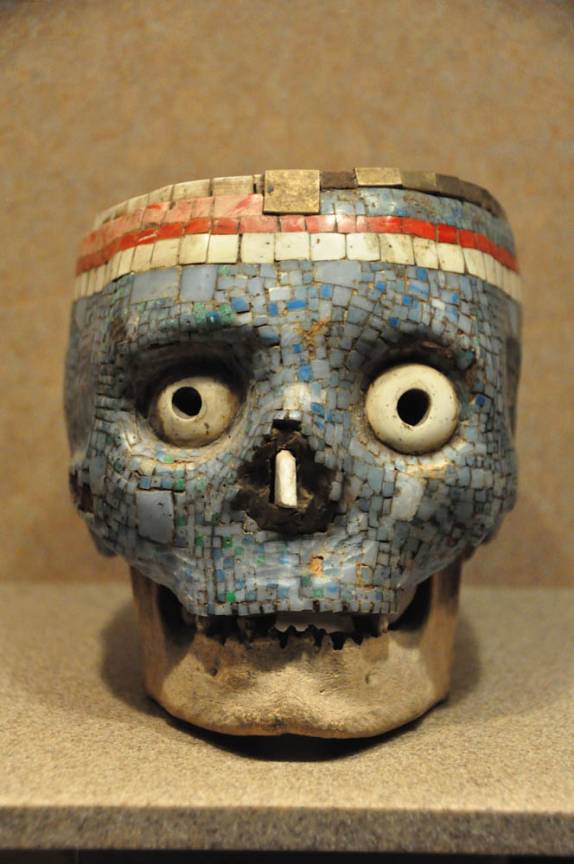 Astecas, como outras culturas pré-hispânicas, sempre foram vidradas em crãnios (Museu Nacional de Antropologia, na Cidade do México, capital do país)